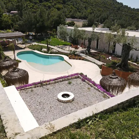 Da Doga Icinde Ciftlik Evleri Gaia Salamoria אורלה