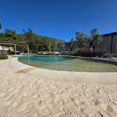 Da Doga Icinde Ciftlik Evleri Gaia Salamoria אורלה