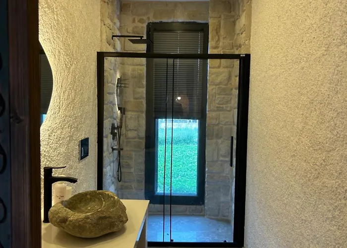 Da Doga Icinde Ciftlik Evleri Gaia Salamoria * אורלה