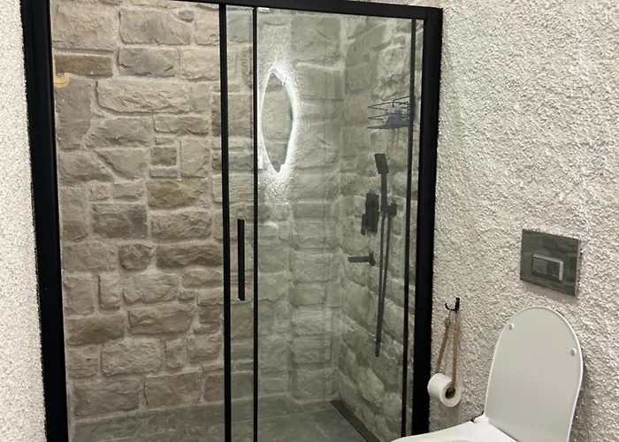 Da Doga Icinde Ciftlik Evleri Gaia Salamoria אורלה